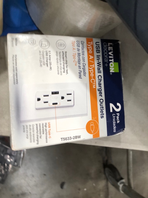 Photo 2 of Leviton 3006770 15 Amps 5-15 R Decora Duplex, Type a, Type C White Outlet & USB Charger - Pack of 2