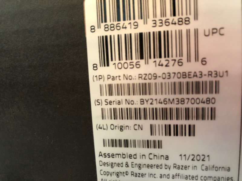 Photo 2 of **ALL SCREWS ATTACHED TO BOTTOM OF LAPTOP ALL. 10 SCREWS INTACT**
Razer Blade 14 14-in QHD 165Hz Gaming Laptop AMD Ryzen 9 5900HX NVIDIA GeForce RTX 3070 16GB RAM 1TB SSD RZ09-0370BEA3-R3U1 Razer 
