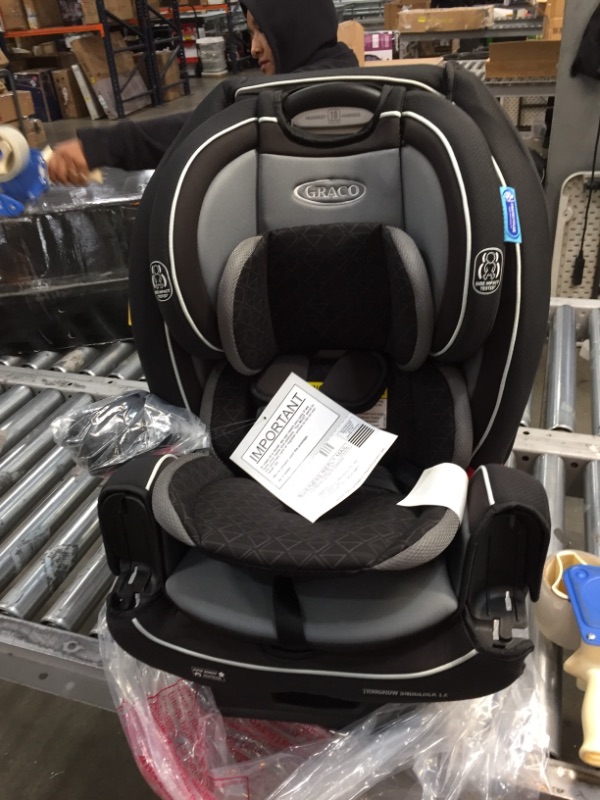 Photo 2 of Graco TrioGrow SnugLock LX 3-in-1 Convertible Car Seat - Sonic