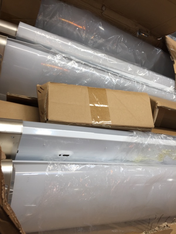 Photo 4 of **DAMAGED**
6 Pack 80W LED Commercial Wraparound Shop Lights, 8000lm 4000K LED Shop Light, Linear Ultra Slim Flush Mount Warehouse Office Ceiling Light Fixture