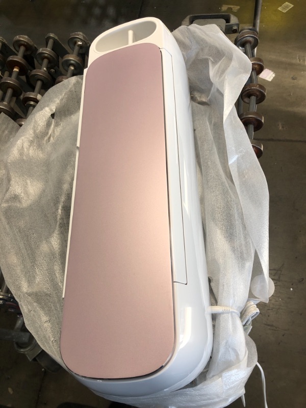 Photo 1 of Cricut Maker Electric Cutting Machine in Rose, Rose and White

//MINOR COSMETIC DAMAGE, TESTED AND FUNCTIONAL
