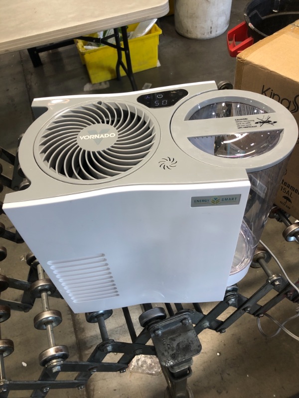 Photo 1 of Vornado EVDC300 Energy Smart 750 Sq. Ft. Room Evaporative Humidifier, 1 Gallon

//TESTED AND FUNCTIONAL

