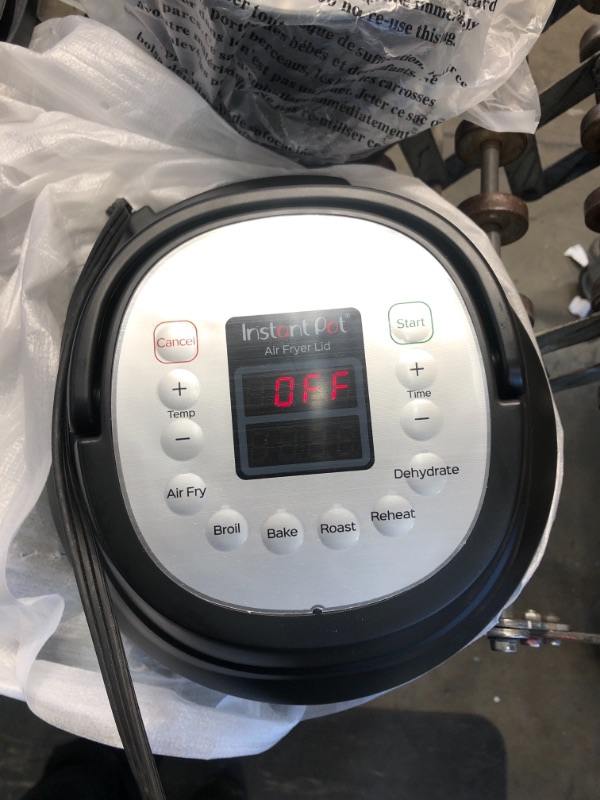 Photo 2 of Instant Pot 6-Qt. Air Fryer Lid

//TESTED AND FUNCTIONAL 
