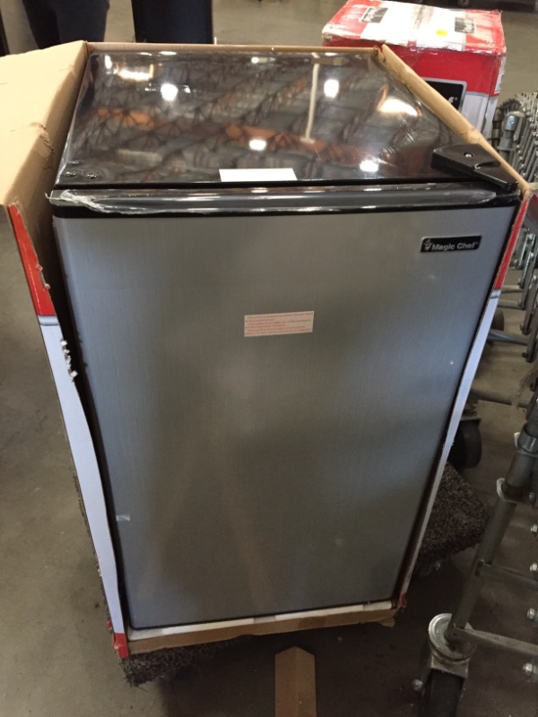 Photo 2 of Magic Chef
4.4 cu. ft. Mini Fridge in Stainless Look