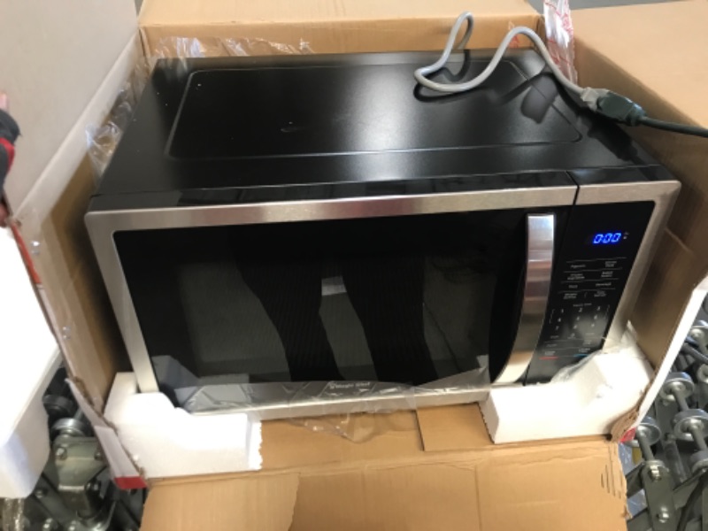 Photo 3 of ***PARTS ONLY*** Magic Chef
1.6 cu. ft. Countertop Microwave in Stainless steel with Gray Cavity
MISSING GLASS PLATE