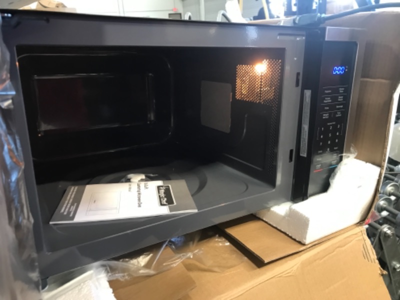 Photo 2 of ***PARTS ONLY*** Magic Chef
1.6 cu. ft. Countertop Microwave in Stainless steel with Gray Cavity
MISSING GLASS PLATE