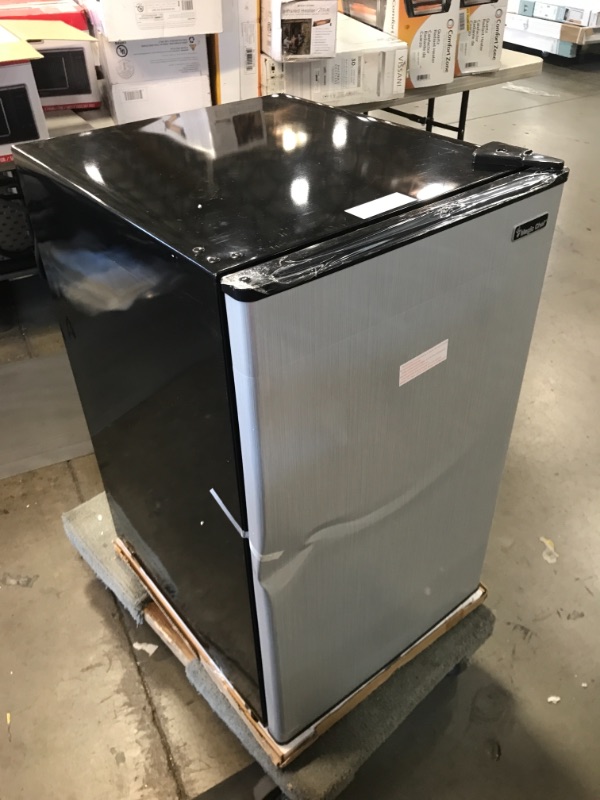 Photo 2 of Magic Chef
4.4 cu. ft. Mini Fridge in Stainless Look