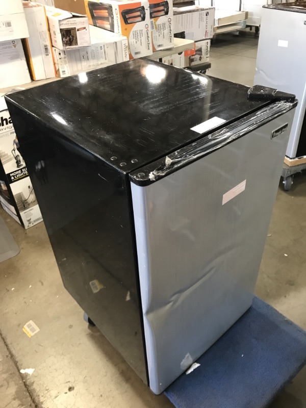 Photo 2 of Magic Chef
4.4 cu. ft. Mini Fridge in Stainless Look