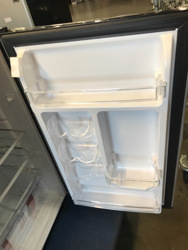 Photo 4 of Magic Chef
4.4 cu. ft. Mini Fridge in Stainless Look