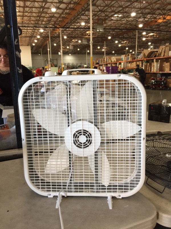 Photo 2 of 20 in. 3 Speed White Box Fan with Save-Smart Technology for Energy Efficiency
AS IS USED, DAMAGED, PLEASE SEE PHOTOS 