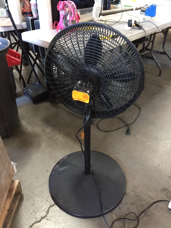Photo 1 of Cyclone Adjustable-Height 18 in. 3 Speed Black Oscillating Pedestal Fan
AS IS USED, DAMAGED (FAN HEADS LOOSE), PLEASE SEE PHOTOS 