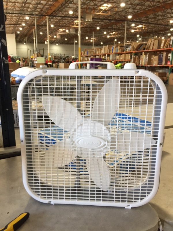 Photo 2 of 20 in. 3 Speed White Box Fan with Save-Smart Technology for Energy Efficiency
AS IS USED, DIRTY, PLEASE SEE PHOTOS 