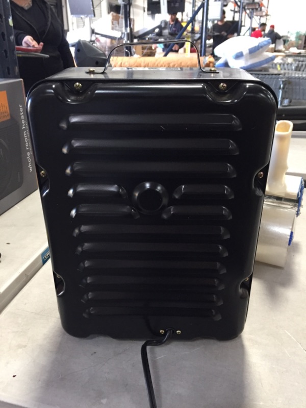 Photo 4 of Comfort Zone CZ799BK Milkhouse Space Heater, 1500-Watt, Safety Tip Over Switch, Black
IS USED