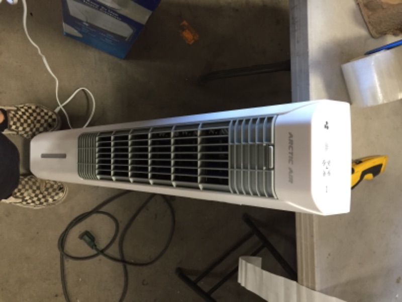 Photo 3 of Oscillating Tower 305 CFM 3 speed Portable Evaporative Cooler for 100 sqft.
AS IS USED