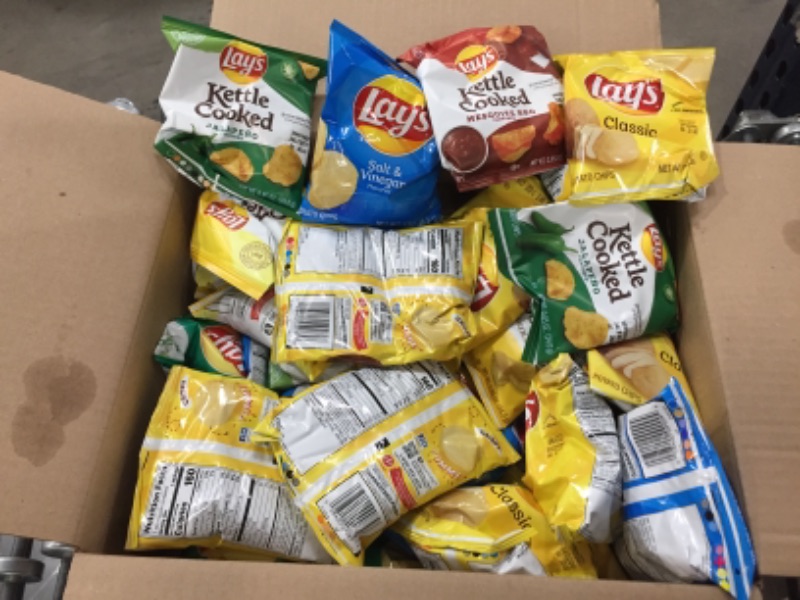 Photo 1 of 40 COUNT OF MULTI DIFFERING FLAVORS OF LAYS 
SALT AND VINAGAR - BBQ - CLASSIC - JALAPENO