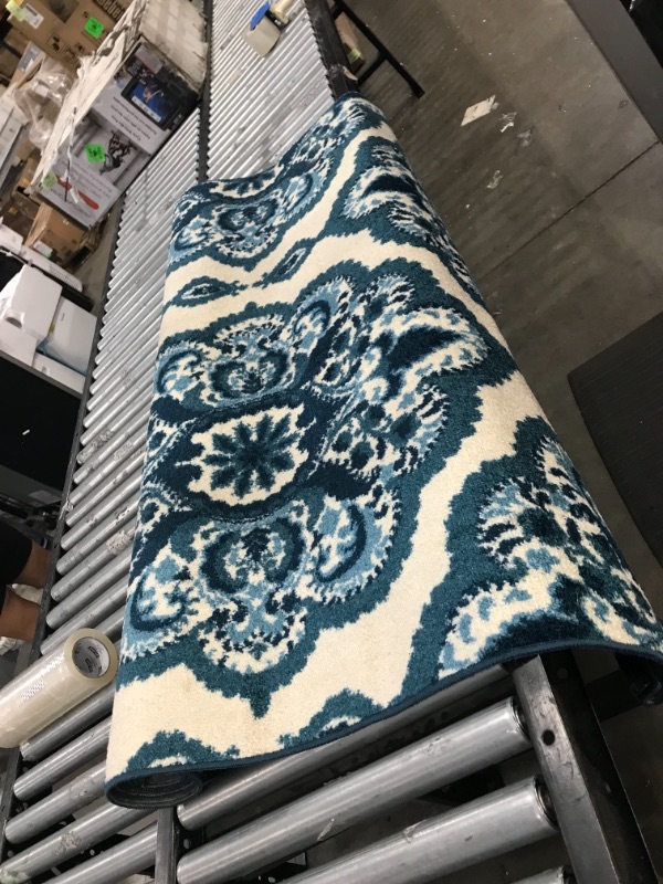 Photo 1 of 5x7 ft Blue and White Area rug