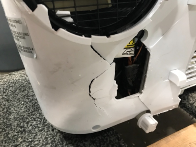 Photo 8 of BLACK+DECKER BPP10HWTB Portable Air Conditioner with Heat and Remote Control, 10,000 BTU SACC/CEC (14,000 BTU ASHRAE), Cools Up to 450 Square Feet, White
**DAMAGED**SELLING FOR PARTS ONLY**DOES NOT BLOW COLD**