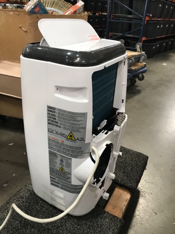 Photo 4 of BLACK+DECKER BPP10HWTB Portable Air Conditioner with Heat and Remote Control, 10,000 BTU SACC/CEC (14,000 BTU ASHRAE), Cools Up to 450 Square Feet, White
**DAMAGED**SELLING FOR PARTS ONLY**DOES NOT BLOW COLD**