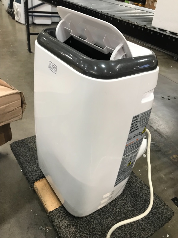 Photo 5 of BLACK+DECKER BPP10HWTB Portable Air Conditioner with Heat and Remote Control, 10,000 BTU SACC/CEC (14,000 BTU ASHRAE), Cools Up to 450 Square Feet, White
**DAMAGED**SELLING FOR PARTS ONLY**DOES NOT BLOW COLD**