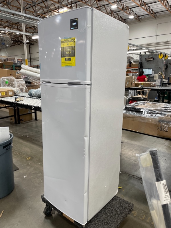 Photo 3 of RCA RFR1085 10.0 cu. ft. Refrigerator/Freezer, 10, White
