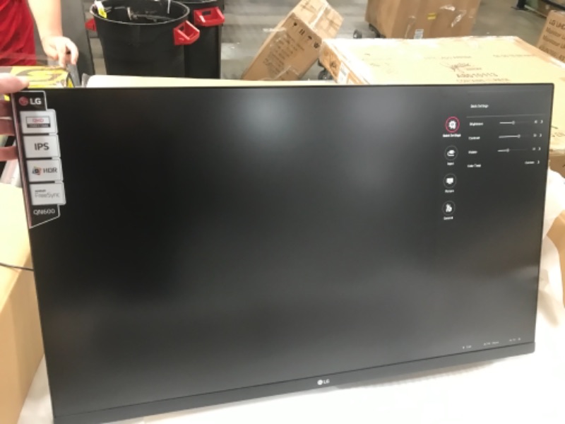 Photo 2 of LG 32QN600-B 32-Inch QHD (2560 x 1440) IPS Monitor with HDR 10, AMD FreeSync with Dual HDMI Inputs, Black TESTED AND FUNCTIONS