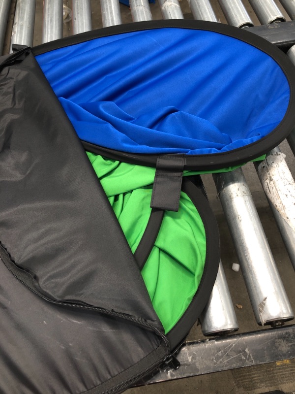 Photo 1 of Neewer Chromakey Backdrops, Double-Sided Green Screen and Blue Screen, 2-in-1 Collapsible and Reversible Background for Photography, Gaming and Live Streaming, 5’×6.6’/1.5m×2m
