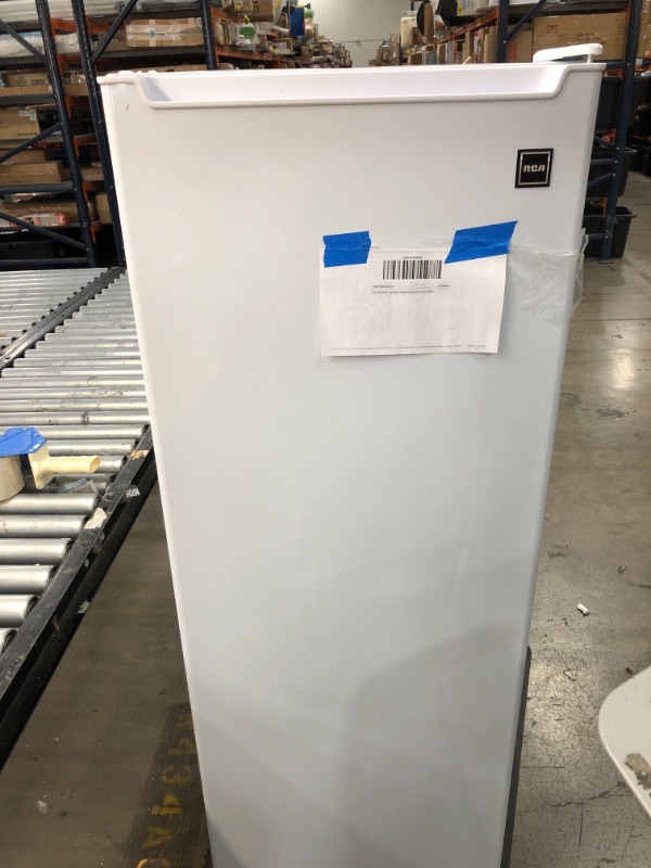 Photo 2 of RCA RFRF690 Thomson Upright Freezer 6.5 cu ft, White

//TESTED AND FUNCTIONAL 
