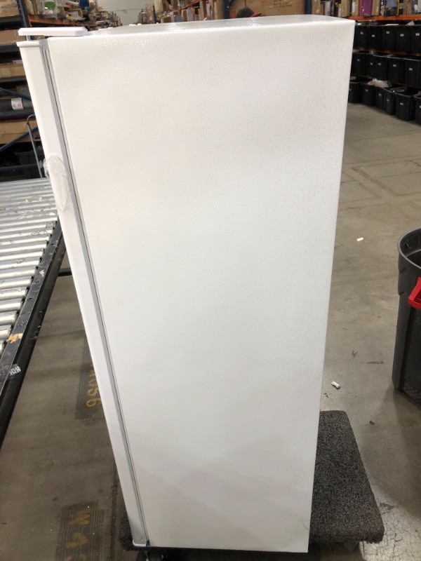 Photo 3 of RCA RFRF690 Thomson Upright Freezer 6.5 cu ft, White

//TESTED AND FUNCTIONAL 
