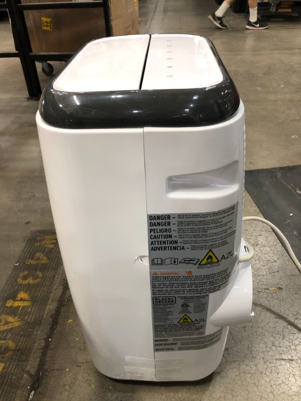 Photo 3 of BLACK+DECKER BPP10HWTB Portable Air Conditioner with Heat and Remote Control, 10,000 BTU SACC/CEC (14,000 BTU ASHRAE), Cools Up to 450 Square Feet, White

//TESTED AND FUNCTIONAL 
