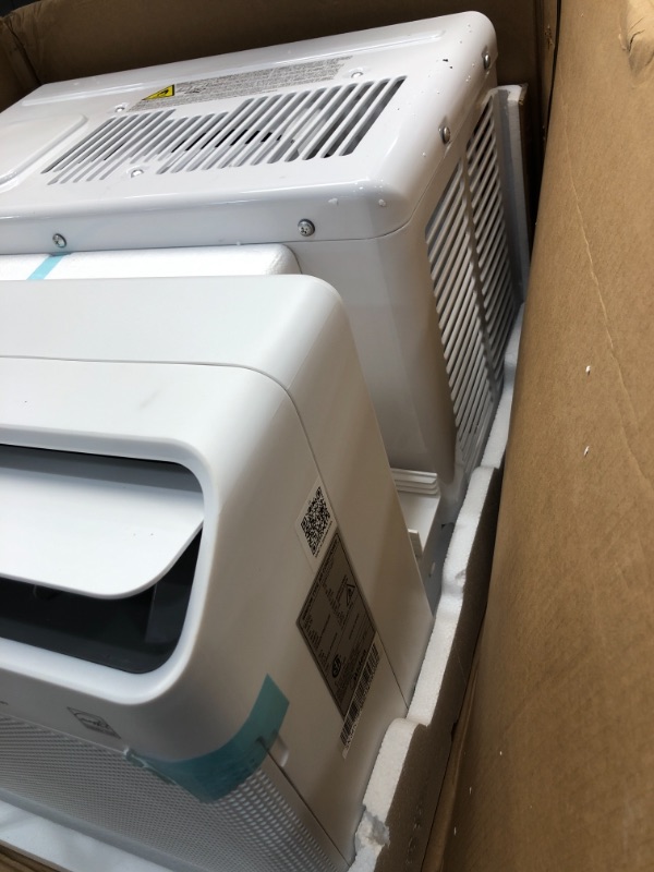 Photo 1 of Midea 12,000 BTU U-Shaped Inverter Window Air Conditioner WiFi, 9X Quieter, Over 35% Energy Savings ENERGY STAR MOST EFFICIENT

//TESTED AND FUNCTIONAL 