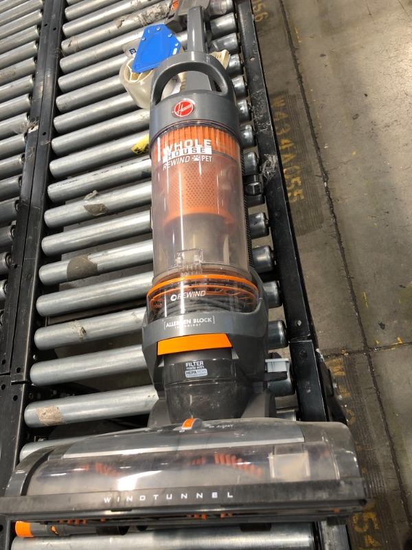 Photo 1 of HOOVER WindTunnel 2 Whole House Cord Rewind Bagless Pet Upright Vacuum Cleaner Machine with HEPA Media Filtration

//MINOR COSMETIC DAMAGE, DIRTY FROM PREVIOUS USE, TESTED AND FUNCTIONAL 