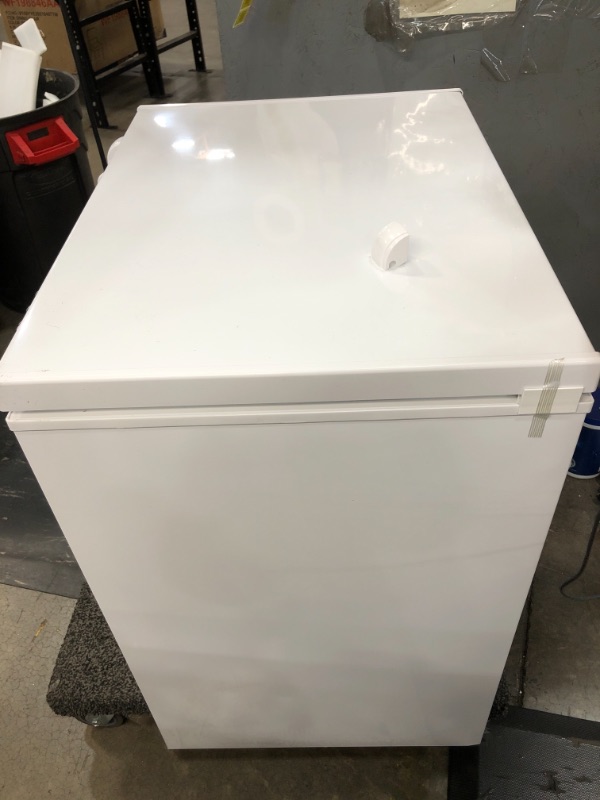 Photo 6 of MAGIC CHEF 5.0 cu. ft. Chest Freezer in White
