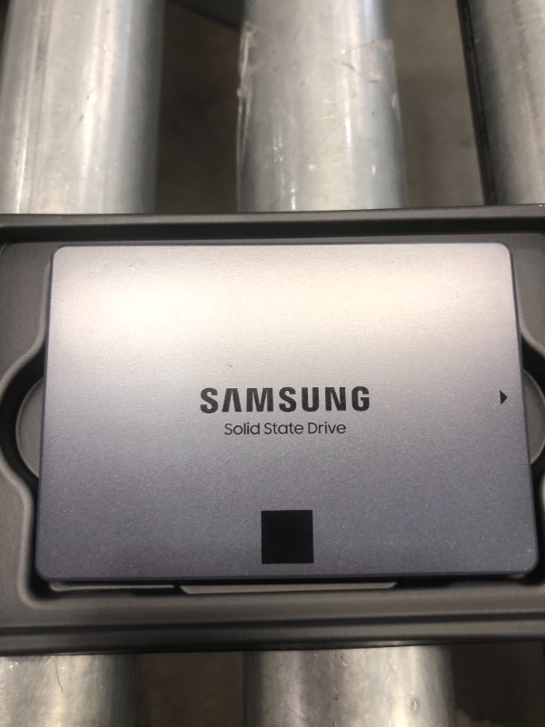 Photo 3 of SAMSUNG 870 QVO SATA III 2.5" SSD 4TB (MZ-77Q4T0B)