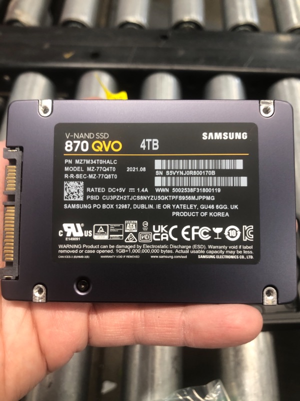 Photo 4 of SAMSUNG 870 QVO SATA III 2.5" SSD 4TB (MZ-77Q4T0B)