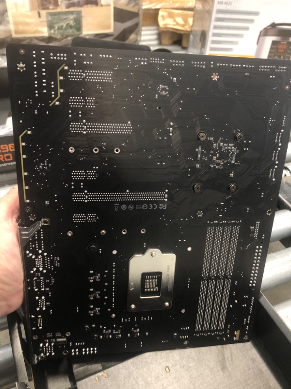 Photo 4 of Gigabyte Z390 Aorus with 12 Phases Digital VRM Solutions Multi-Cuts Heatsinks Motherboard, Black
