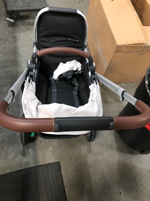 Photo 4 of UPPAbaby Cruz V2 Stroller - Bryce (White Marl/Silver/Chestnut Leather)
