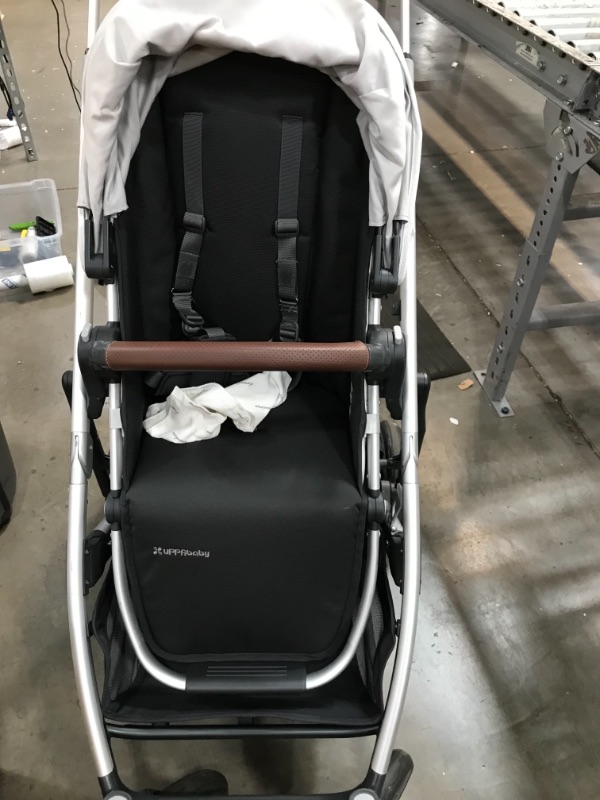 Photo 3 of UPPAbaby Cruz V2 Stroller - Bryce (White Marl/Silver/Chestnut Leather)
