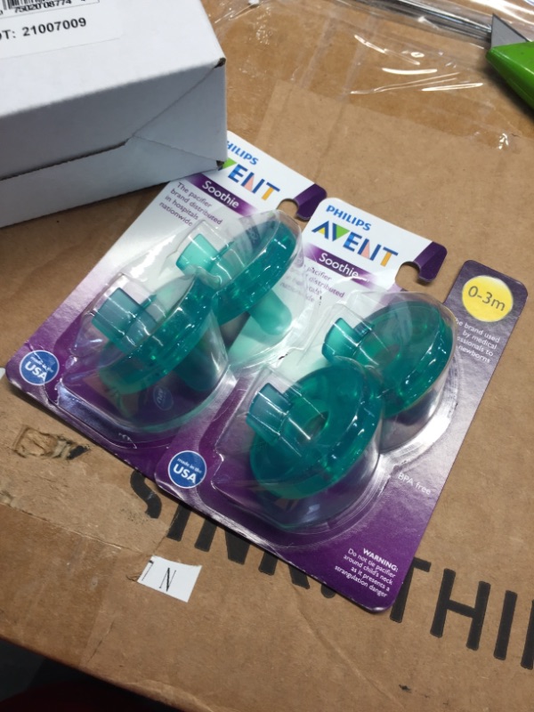 Photo 2 of Philips Avent Soothie Pacifier, Green, 0-3 Months, 4 Pack
