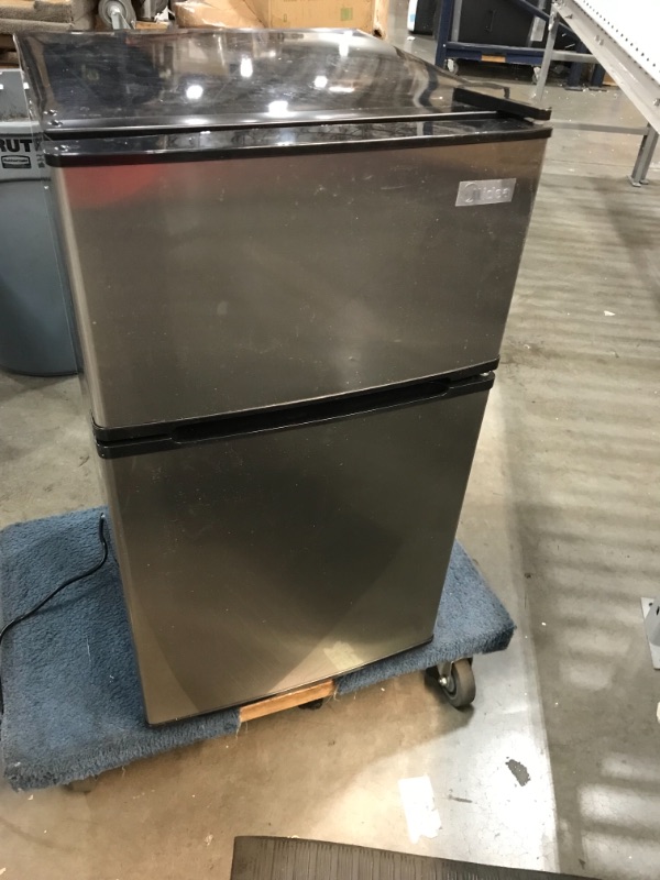 Photo 2 of *USED, NEEDS cleaning*
*SEE last picture for damage*
Midea 3.1 Cu. Ft. Compact Refrigerator, WHD-113FSS1 - Stainless Steel
