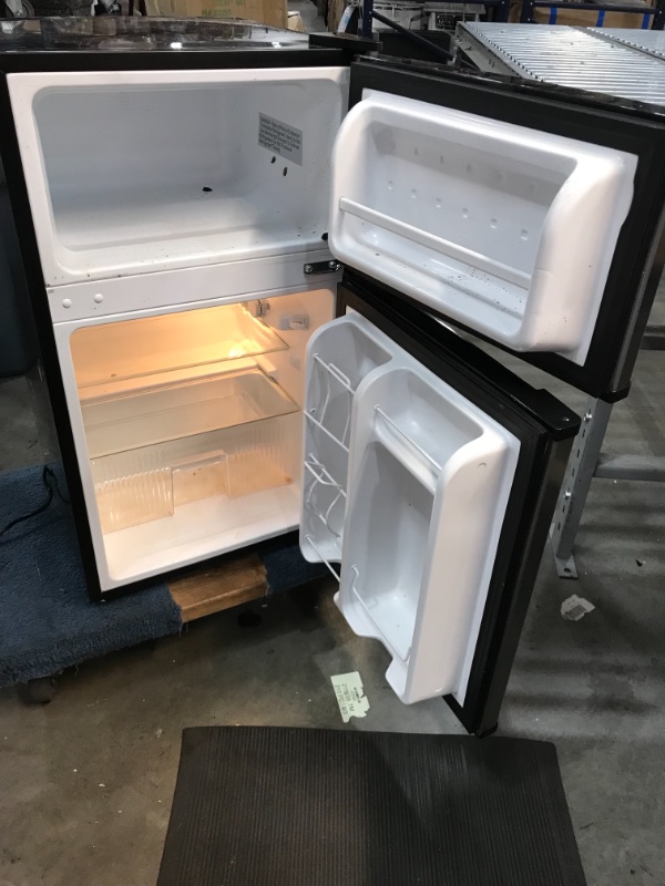 Photo 3 of *USED, NEEDS cleaning*
*SEE last picture for damage*
Midea 3.1 Cu. Ft. Compact Refrigerator, WHD-113FSS1 - Stainless Steel
