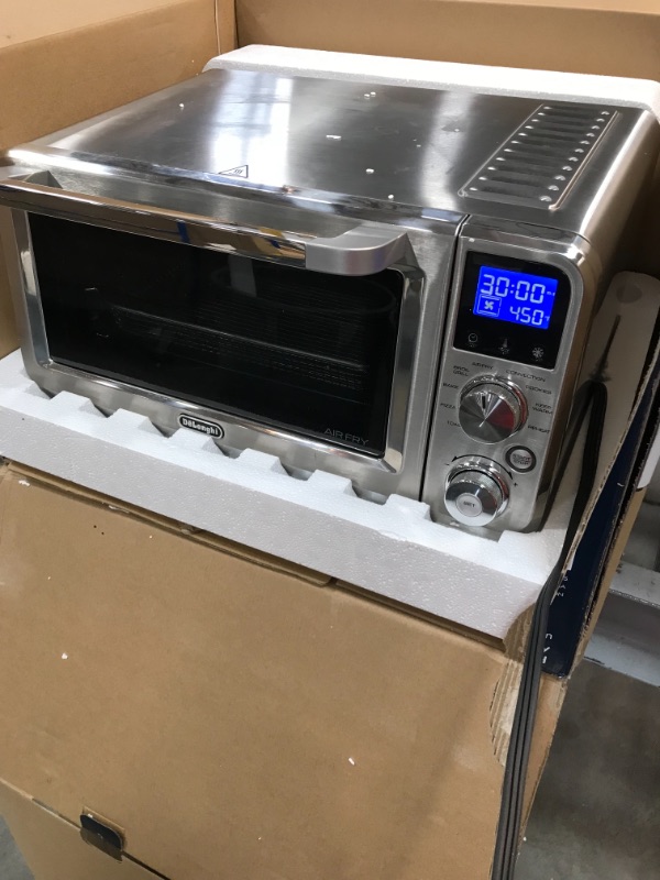 Photo 2 of *USED*
*MISSING pizza tray*
De'Longhi Livenza 9-in-1 Digital Air Fry Convection Toaster Oven, Grills, Broils, Bakes, Roasts, Keep Warm, Reheats, 1800-Watts + Cooking Accessories, Stainless Steel, 14L (.5 cu ft), EO141164M
