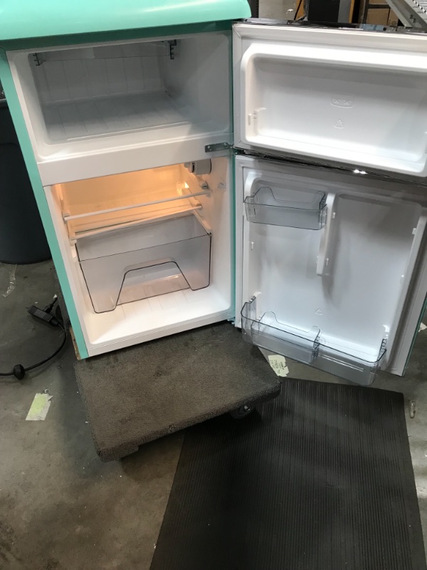 Photo 3 of *SEE notes*
Galanz GLR31TGNER Dual Door Fridge, Adjustable Mechanical Thermostat with True Freezer, 3.1 Cu FT, Green
