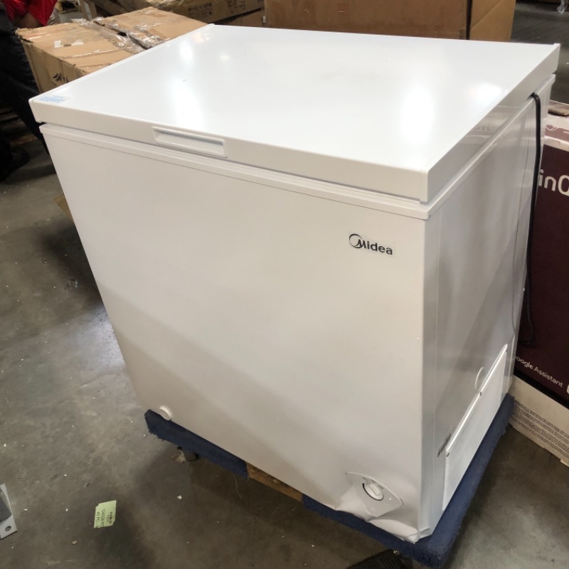 Photo 2 of Midea MRC070S0AWW Chest Freezer, 7.0 Cubic Feet, White
