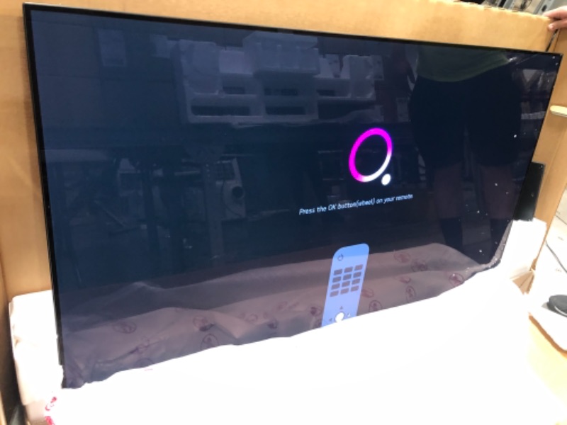 Photo 2 of LG OLED65CXPUA Alexa Built-in CX 65-inch 4K Smart OLED TV (2020 Model)
