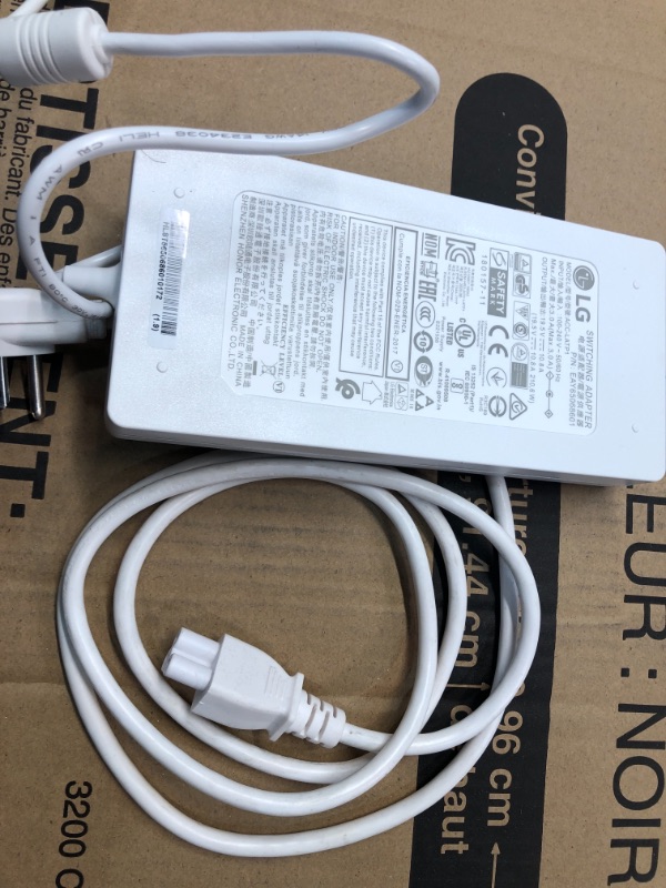 Photo 2 of LG ACC-LATP1 Adapter-WHITE 
