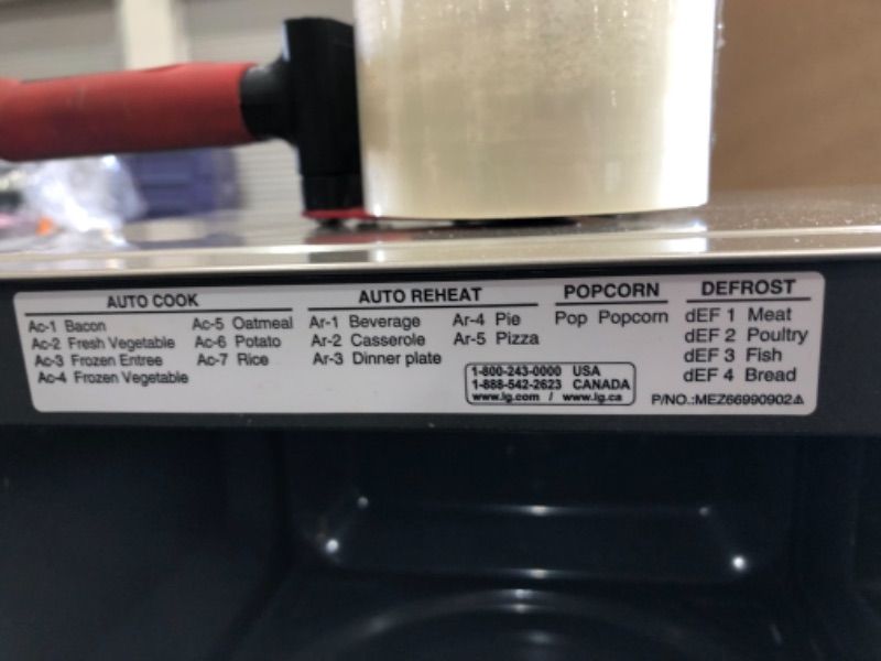 Photo 3 of LG NeoChef 0.9 Cu. Ft. 1000W Countertop Microwave
