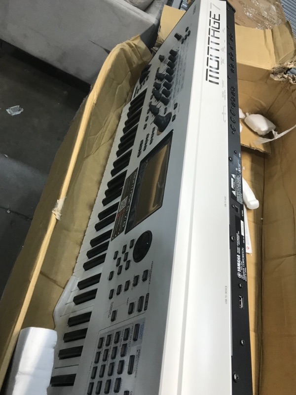 Photo 9 of Yamaha Montage7 76-key Synthesizer Workstation, White
First two keys broken.
