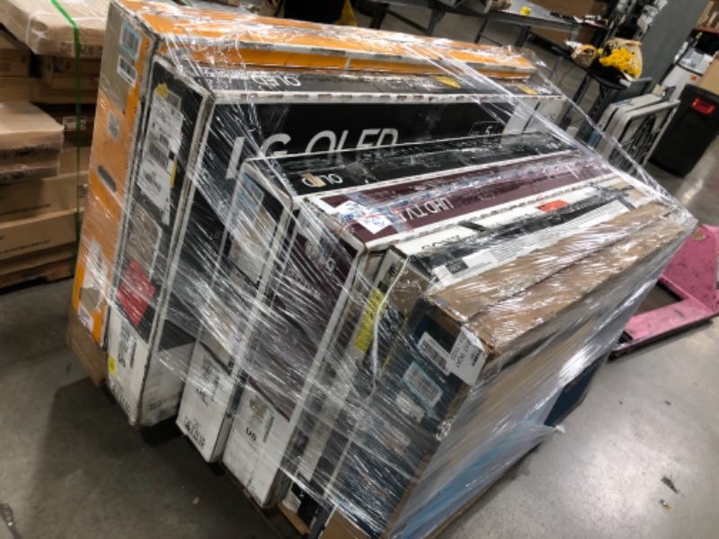 Photo 1 of SOLD AS IS !!! PALLET OF 6 BROKEN TVS 