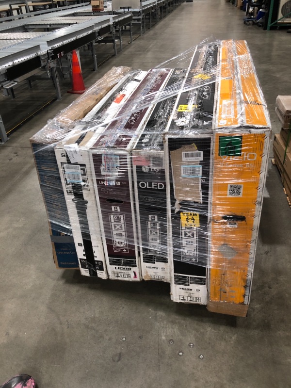 Photo 1 of SOLD AS IS !!! PALLET OF 6 BROKEN TVS 