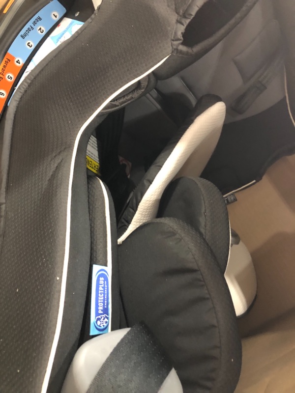 Photo 3 of Graco Extend2Fit Convertible Car Seat, Gotham - GC1963212
